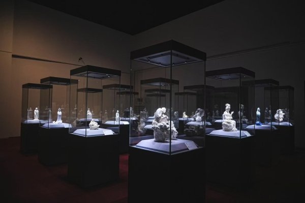 信钰证券 这些，竟然都是瓷！独属“中国白”的瓷艺华章沪上奏响