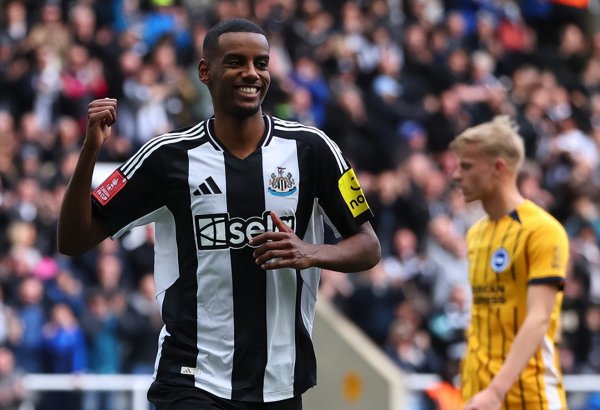 深资管 埃迪・豪谈伊萨克转会传闻: 留队意愿与现实考量